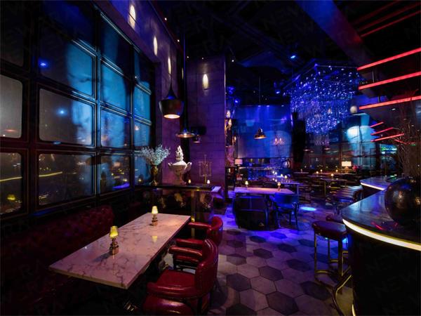 酒吧怎么裝修設(shè)計(jì)才能有高人氣,高回頭率-貝帝設(shè)計(jì)