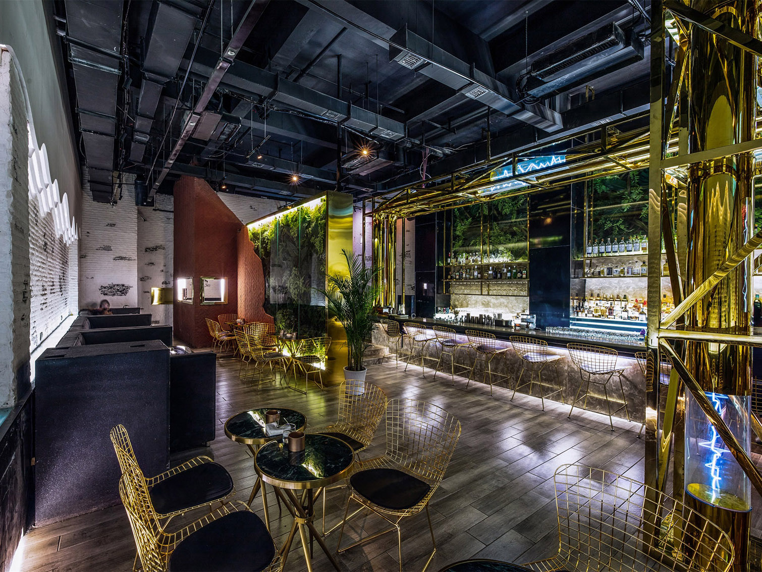 “反差化”酒吧裝修設計