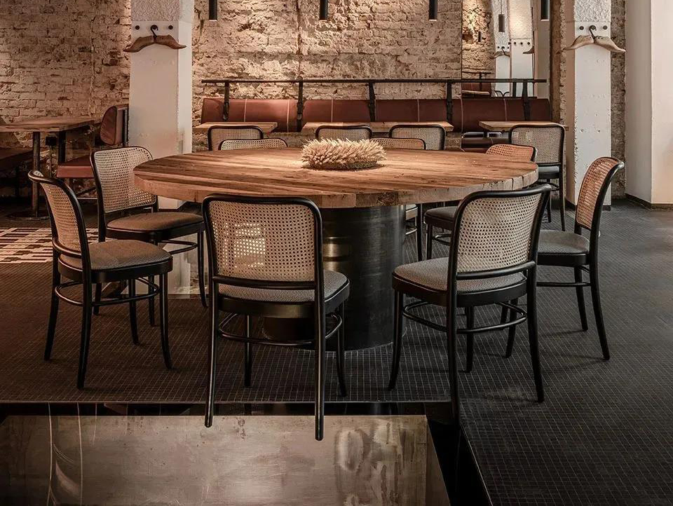 瘋狂酒館 · 烏克蘭利沃夫酒吧空間設計