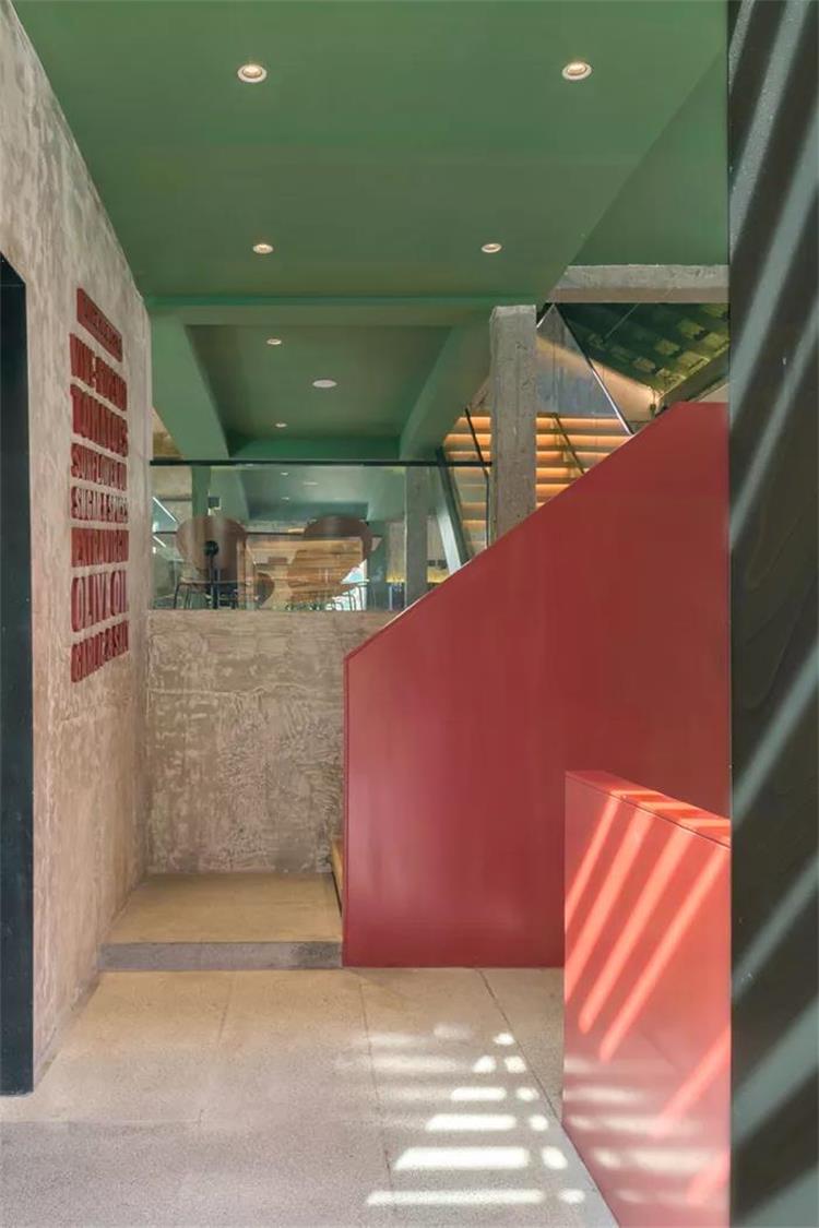 美國棒約翰披薩連鎖餐廳 · 金邊BKK1 ?ST51/352