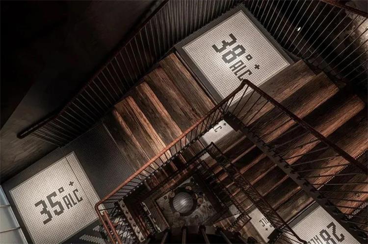 瘋狂酒館 · 烏克蘭利沃夫