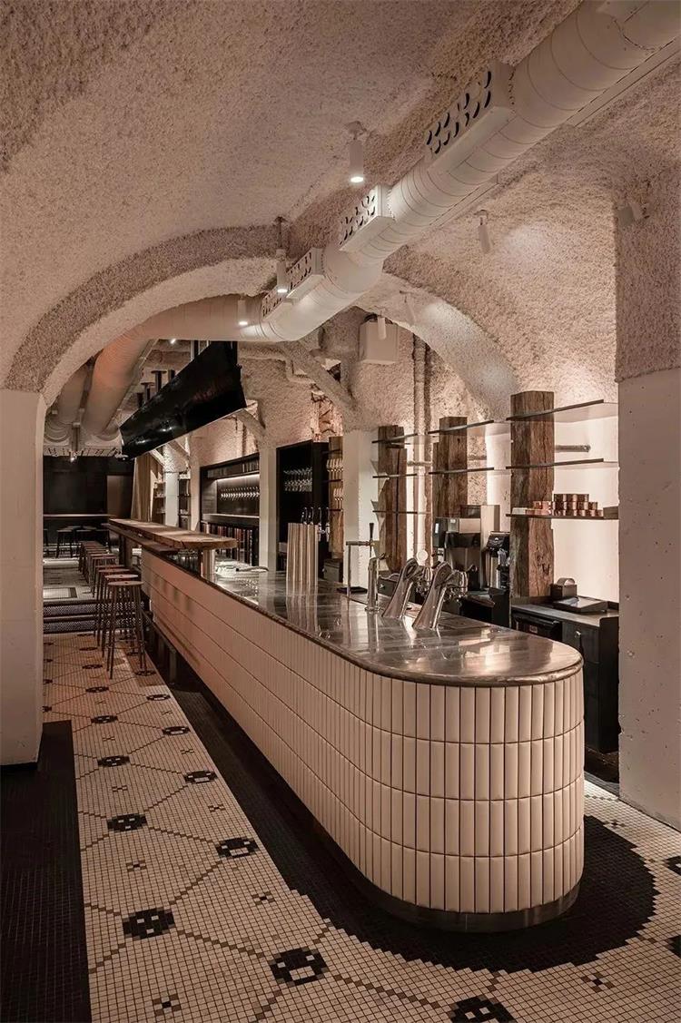 瘋狂酒館 · 烏克蘭利沃夫