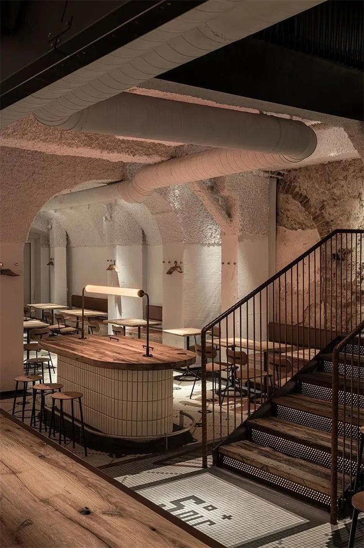 瘋狂酒館 · 烏克蘭利沃夫